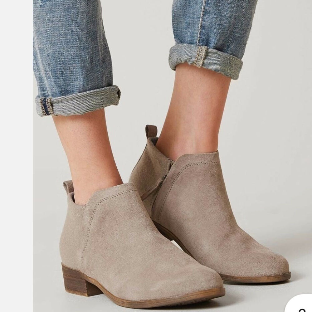 Toms Deia ankle bootie soft suede wool taupe beige block low heel zipper 6